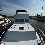Anora Botel