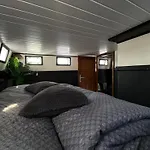 Botel Anora *