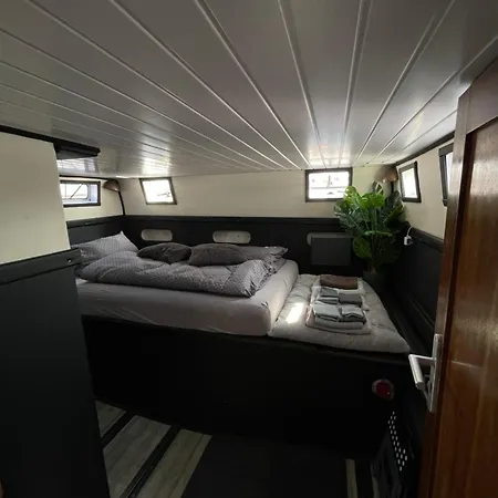 Anora Hotel na wodzie *