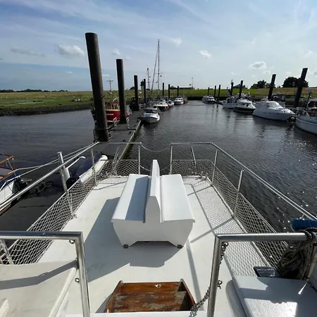 Botel Anora *