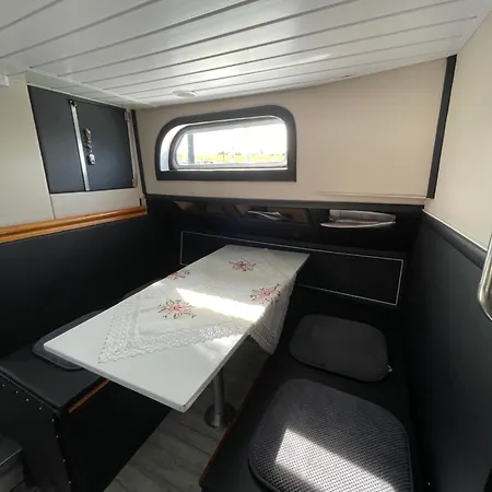 Anora Hotel na wodzie *