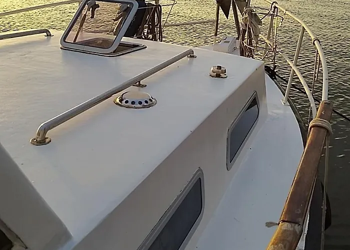 Anora Bateau-hôtel *