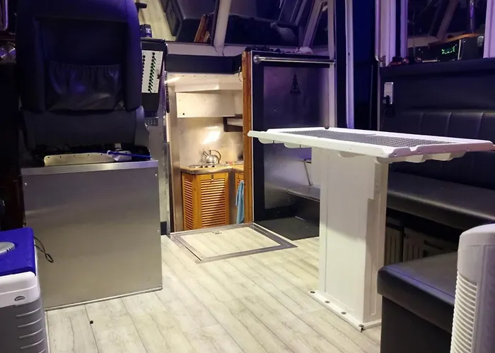 Anora Bateau-hôtel *