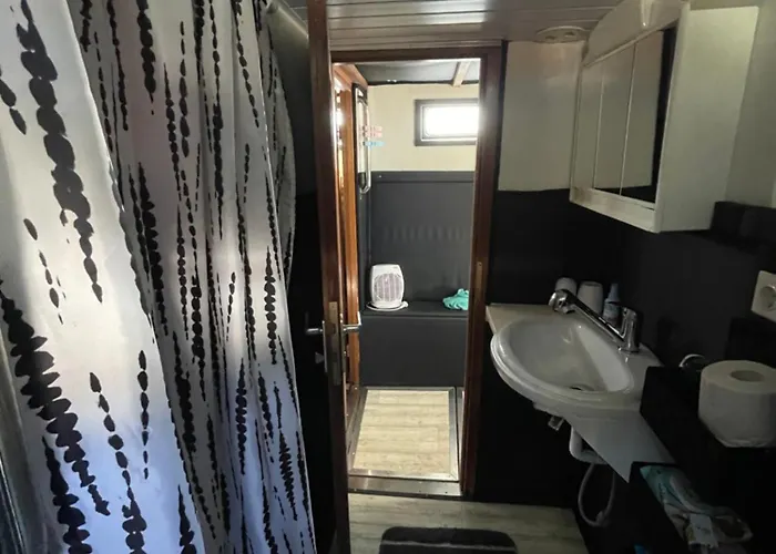 Bateau-hôtel Anora *